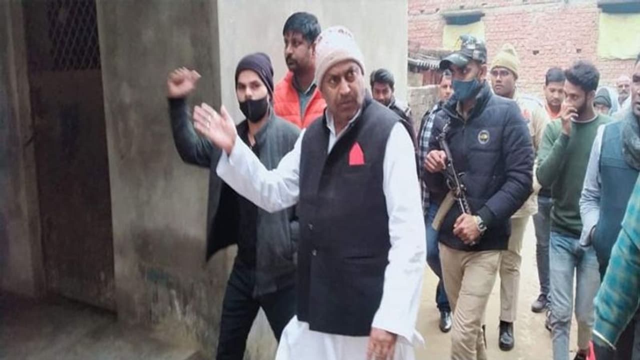 Inside Story: पार्टी के सिंबल से नहीं बल्कि अपने नाम पर जीतते हैं लोगों का वोट,जानिए कौन है BJP का ये विधायक Inside Story: पार्टी के सिंबल से नहीं बल्कि अपने नाम पर जीतते हैं लोगों का वोट,जानिए कौन है BJP का ये विधायक