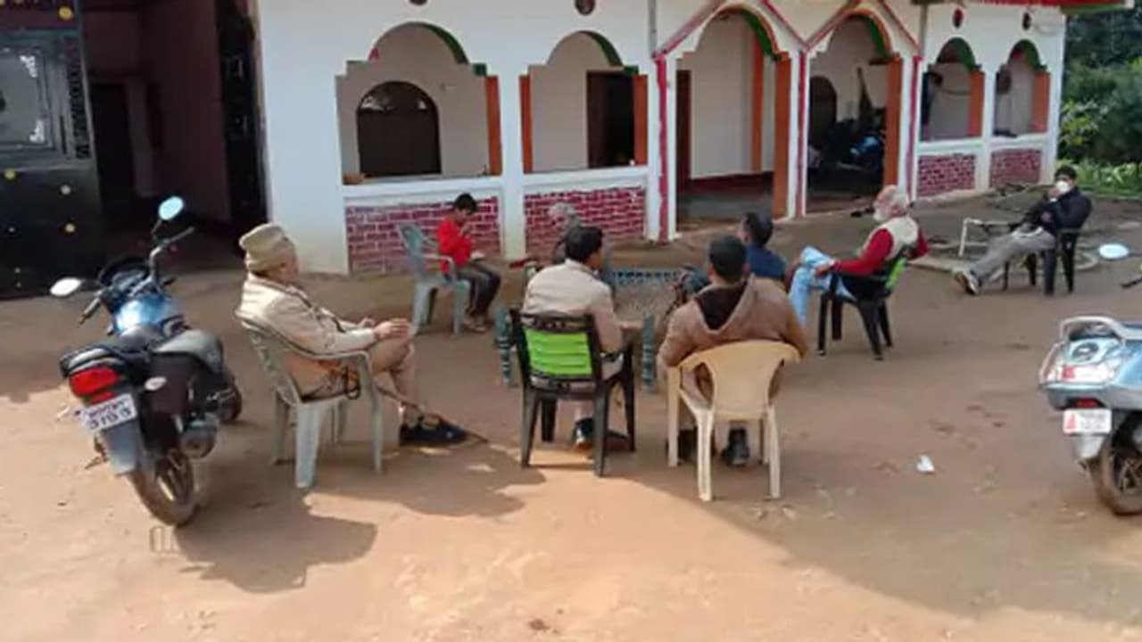 MP में एक टाइमकीपर निकला करोड़पति, लग्जरी मकान देखकर अधिकारियों की भी आंखें चकरा गईं MP में एक टाइमकीपर निकला करोड़पति, लग्जरी मकान देखकर अधिकारियों की भी आंखें चकरा गईं