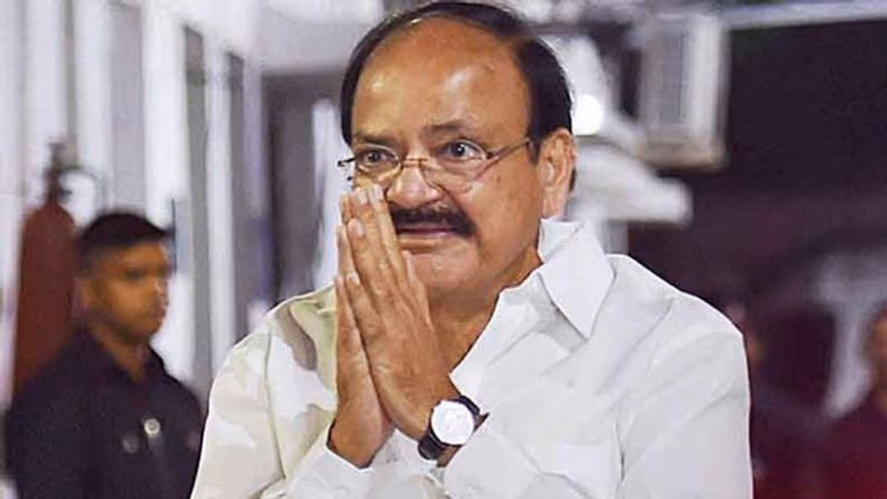 முக்கிய தலைவர்களை தாக்கும் கொரோனா..குடியரசு துணைத் தலைவர் வெங்கையா நாயுடுக்கு தொற்று உறுதி.. முக்கிய தலைவர்களை தாக்கும் கொரோனா..குடியரசு துணைத் தலைவர் வெங்கையா நாயுடுக்கு தொற்று உறுதி..