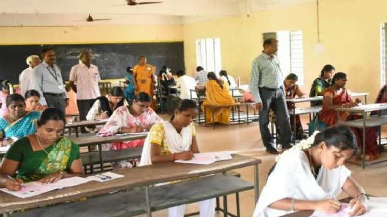 தமிழகத்தில் ஆசிரியர் தகுதி தேர்வு எப்போது? வெளியானது தேர்வு அட்டவணை!! தமிழகத்தில் ஆசிரியர் தகுதி தேர்வு எப்போது? வெளியானது தேர்வு அட்டவணை!!