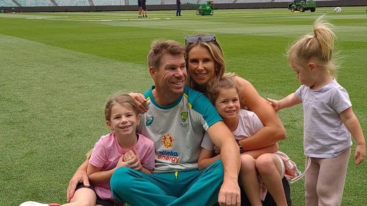 David Warner’s girls perform Allu Arjun, Rashmika Mandanna’s song 'Saami Saami'; Allu Arjun reacts (watch) David Warner’s girls perform Allu Arjun, Rashmika Mandanna’s song 'Saami Saami'; Allu Arjun reacts (watch)