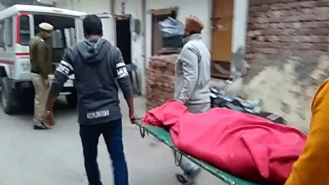 शादी के एक महीने बाद ही पत्नी की जिंदगी बना दी नर्क, रोते हुए आखिरी सेल्फी ली और वीडियो कॉल कर लगा ली फांसी शादी के एक महीने बाद ही पत्नी की जिंदगी बना दी नर्क, रोते हुए आखिरी सेल्फी ली और वीडियो कॉल कर लगा ली फांसी