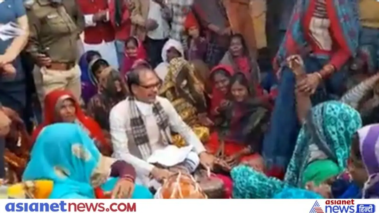 सीएम शिवराज का संगीत प्रेम... महिलाओं के साथ बजाया तबला, डांस भी किया सीएम शिवराज का संगीत प्रेम... महिलाओं के साथ बजाया तबला, डांस भी किया