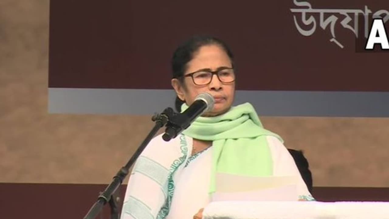 শীঘ্রই আসছে তৃণমূলের নতুন রাজ্য কমিটি, চলতি মাসেই বিধায়ক সাংসদদের সঙ্গে জরুরি বৈঠকে মমতা শীঘ্রই আসছে তৃণমূলের নতুন রাজ্য কমিটি, চলতি মাসেই বিধায়ক সাংসদদের সঙ্গে জরুরি বৈঠকে মমতা