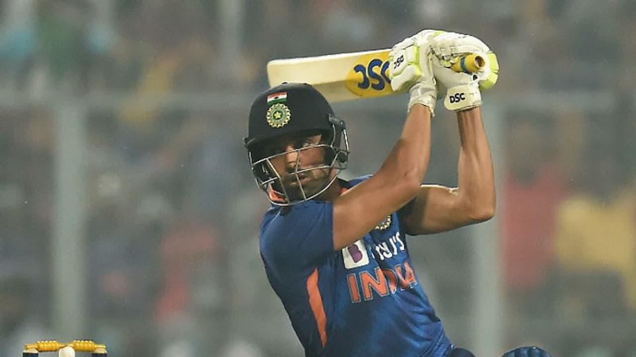 ഏഷ്യാ കപ്പ്: അവസാന നിമിഷ ട്വിസ്റ്റില് ദീപക് ചാഹര് പ്രധാന സ്ക്വാഡിലേക്ക്? സാധ്യതകള് ഏറെ ഏഷ്യാ കപ്പ്: അവസാന നിമിഷ ട്വിസ്റ്റില് ദീപക് ചാഹര് പ്രധാന സ്ക്വാഡിലേക്ക്? സാധ്യതകള് ഏറെ