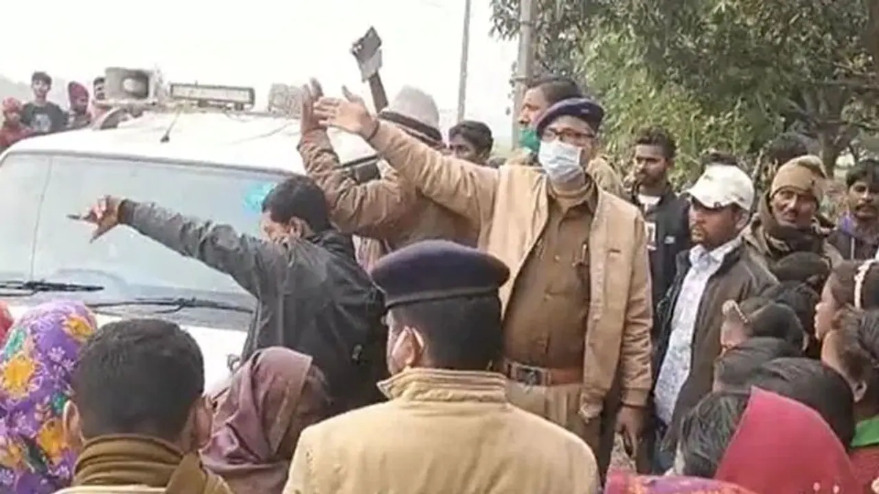 मंत्रीजी बेटे को संभालिए..नीतीश के पर्यटन मंत्री के बेटे की दबंगई, बगीचे में खेल रहे बच्चों पर तान दी बंदूक