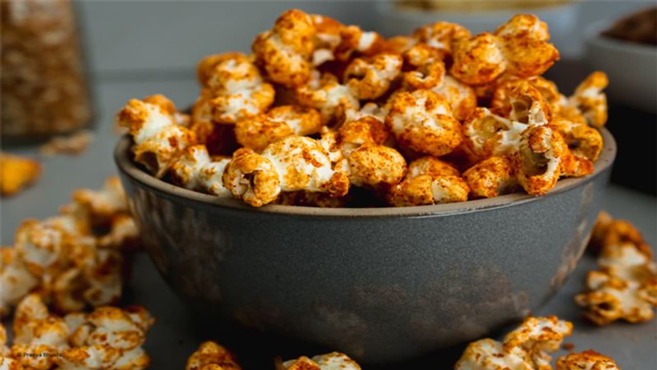 इस तरह Microwave में सिर्फ 3 मिनट में बनाएं थिएटर स्टाइल मसाला पॉपकॉर्न, बस बनाते समय ध्यान रखें 1 चीज इस तरह Microwave में सिर्फ 3 मिनट में बनाएं थिएटर स्टाइल मसाला पॉपकॉर्न, बस बनाते समय ध्यान रखें 1 चीज