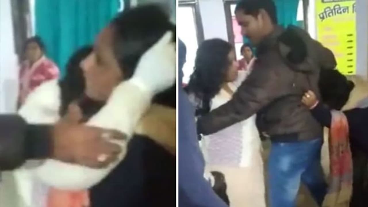 రూ.500 కోసం.. జుట్టుజుట్టు పట్టుకొని కొట్టుకున్నారు..! రూ.500 కోసం.. జుట్టుజుట్టు పట్టుకొని కొట్టుకున్నారు..!