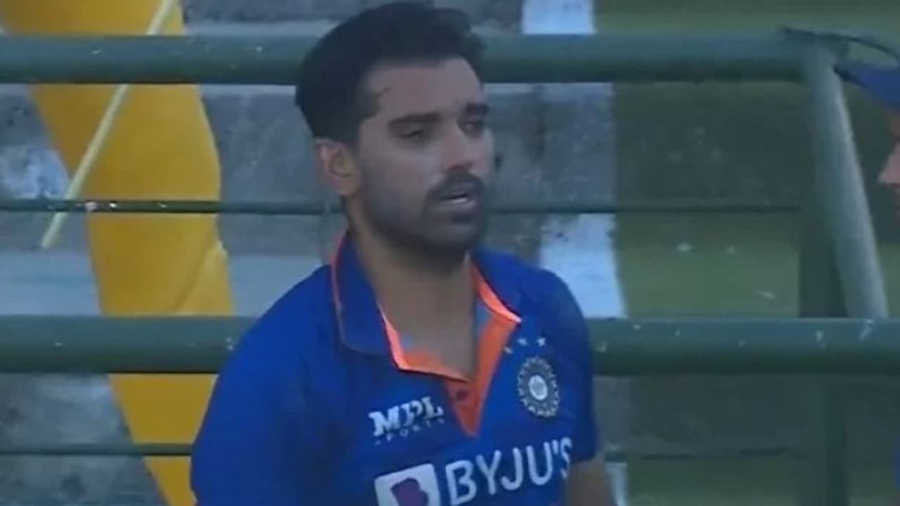 4 விக்கெட்டை விரைவில் இழந்த வெஸ்ட் இண்டீஸ்.. காலில் காயத்துடன் களத்தைவிட்டு வெளியேறிய தீபக் சாஹர் 4 விக்கெட்டை விரைவில் இழந்த வெஸ்ட் இண்டீஸ்.. காலில் காயத்துடன் களத்தைவிட்டு வெளியேறிய தீபக் சாஹர்