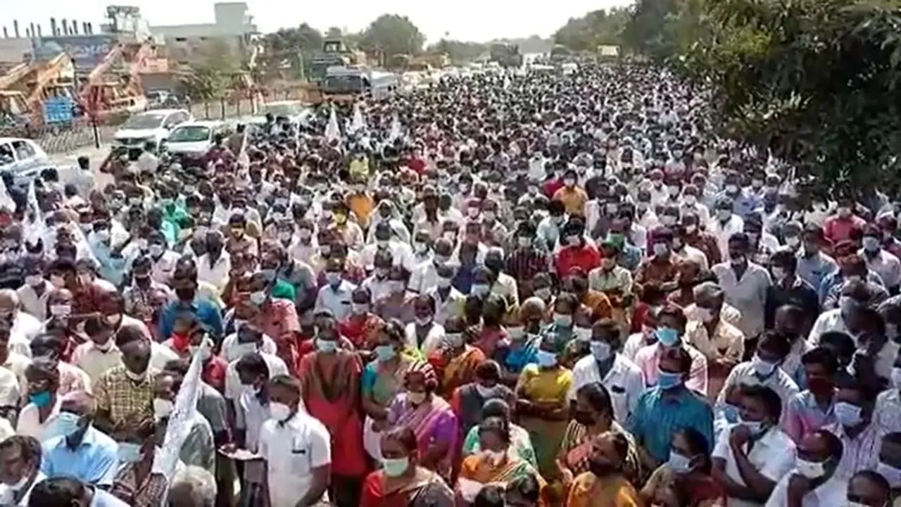 கூலியை உயர்த்தி தர வேண்டும்.. திருப்பூரில் மாபெரும் போராட்டம்.. கூலியை உயர்த்தி தர வேண்டும்.. திருப்பூரில் மாபெரும் போராட்டம்..