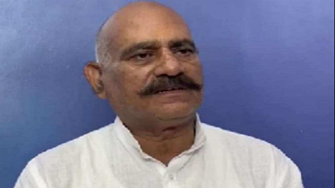 आगरा सेंट्रल जेल में बंद विधायक विजय मिश्रा को मिली नामांकन की अनुमति, जेल से लड़ेंगे यूपी चुनाव आगरा सेंट्रल जेल में बंद विधायक विजय मिश्रा को मिली नामांकन की अनुमति, जेल से लड़ेंगे यूपी चुनाव