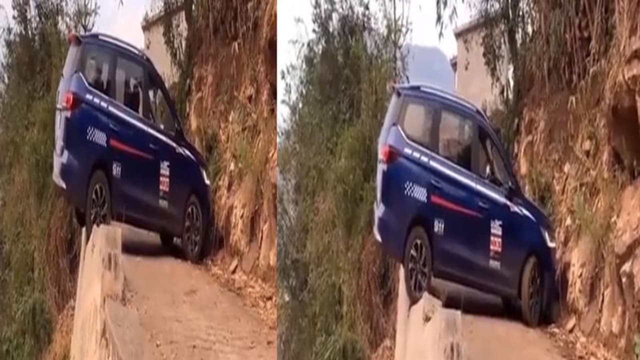 हैरान कर देगा 1 मिनट का ये वीडियो: जरा सी चूक में जहां जिंदगी मौत में बदल जाएं, वहां ड्राइवर ने दिखाया स्किल हैरान कर देगा 1 मिनट का ये वीडियो: जरा सी चूक में जहां जिंदगी मौत में बदल जाएं, वहां ड्राइवर ने दिखाया स्किल