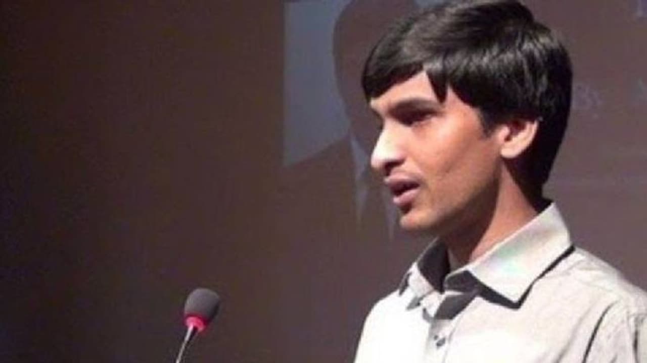 കാഴ്ചയില്ലാതെ ജനിച്ചതിന് അനാഥാലയത്തിലാക്കാനുപദേശിച്ചു, അവഗണിച്ചു, ഇന്ന് കോടികൾ വിറ്റുവരവുള്ള കമ്പനിയുടമ കാഴ്ചയില്ലാതെ ജനിച്ചതിന് അനാഥാലയത്തിലാക്കാനുപദേശിച്ചു, അവഗണിച്ചു, ഇന്ന് കോടികൾ വിറ്റുവരവുള്ള കമ്പനിയുടമ