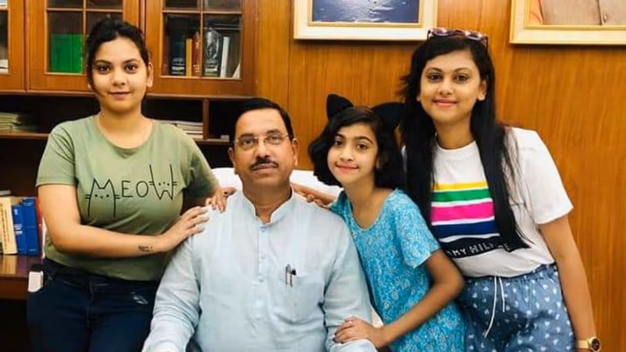 எனது மகள்களே எனது பெருமை..தேசிய பெண்குழந்தைகள் தினம்..மத்திய அமைச்சர் ட்வீட்..