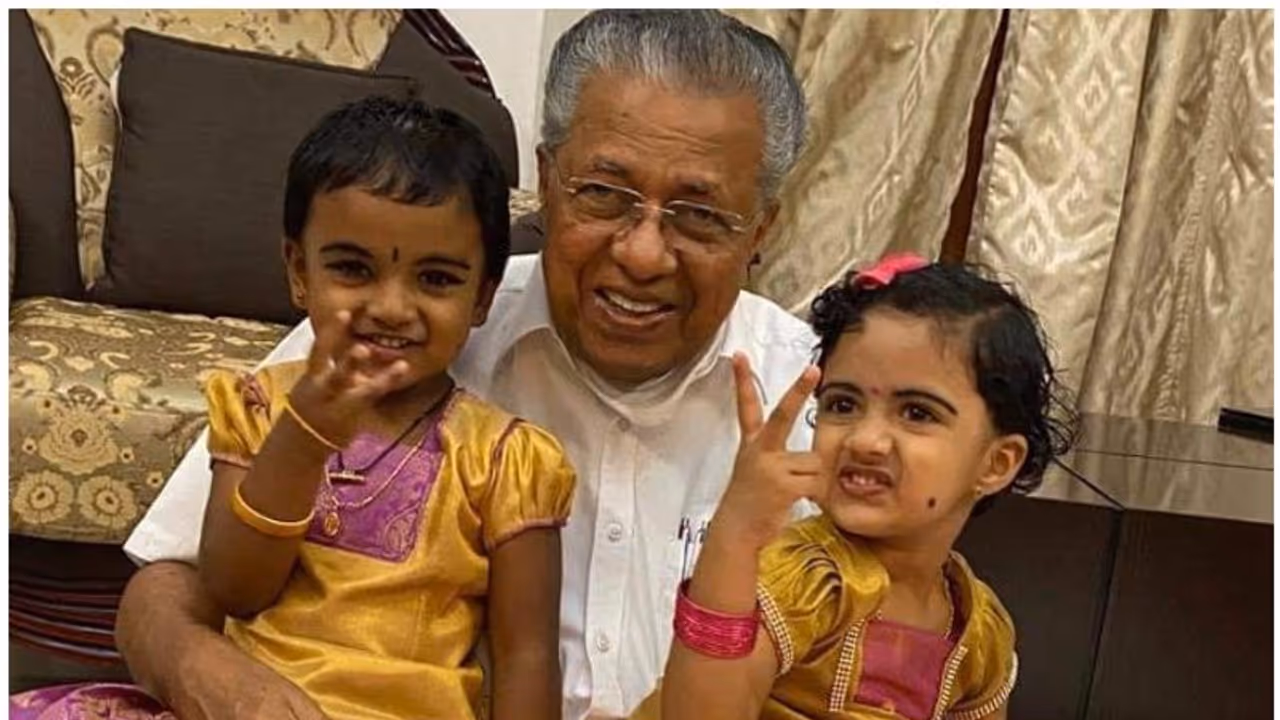 'സ്ത്രീകൾക്ക് തുല്യ അവകാശവും സ്വാതന്ത്ര്യവുമുള്ള സമൂഹത്തിനായി ഇനിയുമേറെ ദൂരം പോകാനുണ്ട്': മുഖ്യമന്ത്രി