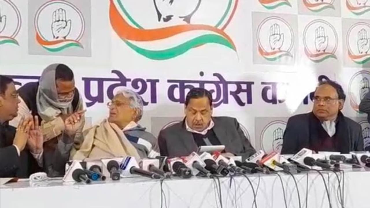 प्रशासन एवं चुनाव आयोग का सत्तारूढ़ दल पर कोई लगाम नहीं नसीमुद्दीन सिद्दीकी प्रशासन एवं चुनाव आयोग का सत्तारूढ़ दल पर कोई लगाम नहीं नसीमुद्दीन सिद्दीकी