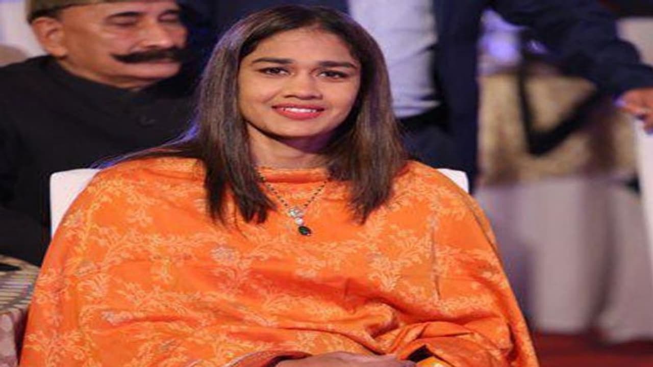 आचार संहिता का उलंघन करने पर बबिता फोगाट समेत 63 लोगो पर मुकदमा दर्ज आचार संहिता का उलंघन करने पर बबिता फोगाट समेत 63 लोगो पर मुकदमा दर्ज