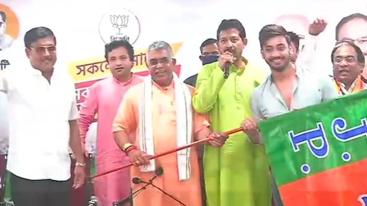 बंगाल में भाजपा को लगा एक और झटका, अभिनेता बोनी सेनगुप्ता ने छोड़ी पार्टी, BJP बोली नहीं पड़ेगा कोई प्रभाव बंगाल में भाजपा को लगा एक और झटका, अभिनेता बोनी सेनगुप्ता ने छोड़ी पार्टी, BJP बोली नहीं पड़ेगा कोई प्रभाव