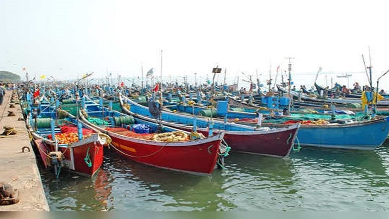 Fisherman ಕರಾವಳಿ ಪ್ರದೇಶದ ನಾಡದೋಣಿ ಮೀನುಗಾರರ ಮನವಿಗೆ ಸ್ಪಂದಿಸಿದ ಕೇಂದ್ರ ಸರ್ಕಾರ Fisherman ಕರಾವಳಿ ಪ್ರದೇಶದ ನಾಡದೋಣಿ ಮೀನುಗಾರರ ಮನವಿಗೆ ಸ್ಪಂದಿಸಿದ ಕೇಂದ್ರ ಸರ್ಕಾರ