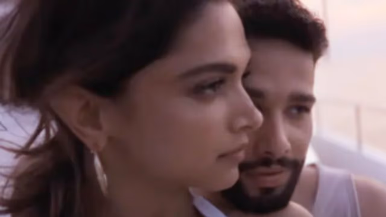 Gehraiyaan Song : ദീപിക പദുക്കോണ് ചിത്രം 'ഗെഹരായിയാം', വീഡിയോ ഗാനം പുറത്തുവിട്ടു Gehraiyaan Song : ദീപിക പദുക്കോണ് ചിത്രം 'ഗെഹരായിയാം', വീഡിയോ ഗാനം പുറത്തുവിട്ടു