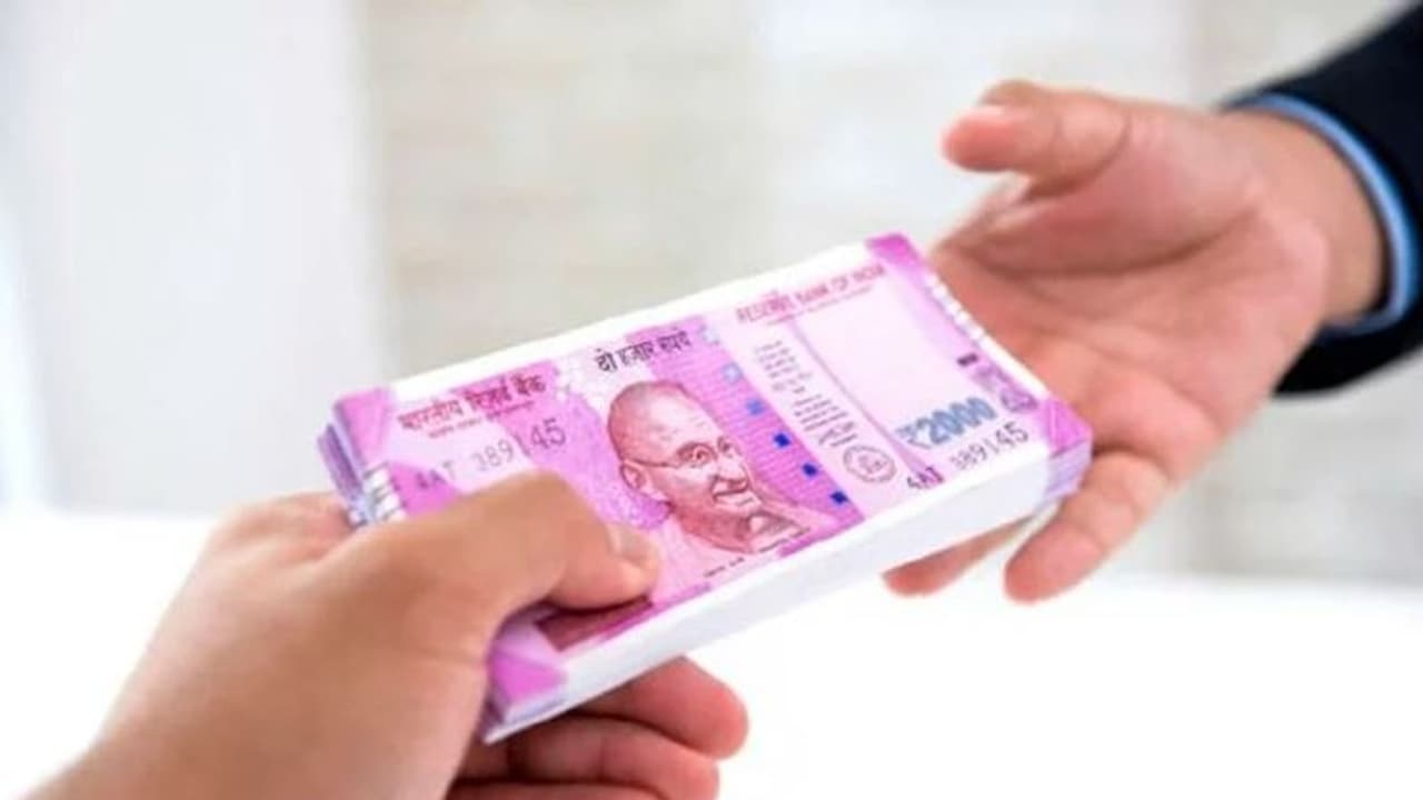 সরকারি এই স্কিমে ইনভেস্ট করলে মিলবে ১০ লাখ টাকা, কীভাবে বিনিয়োগ করবেন জেনে নিন সরকারি এই স্কিমে ইনভেস্ট করলে মিলবে ১০ লাখ টাকা, কীভাবে বিনিয়োগ করবেন জেনে নিন