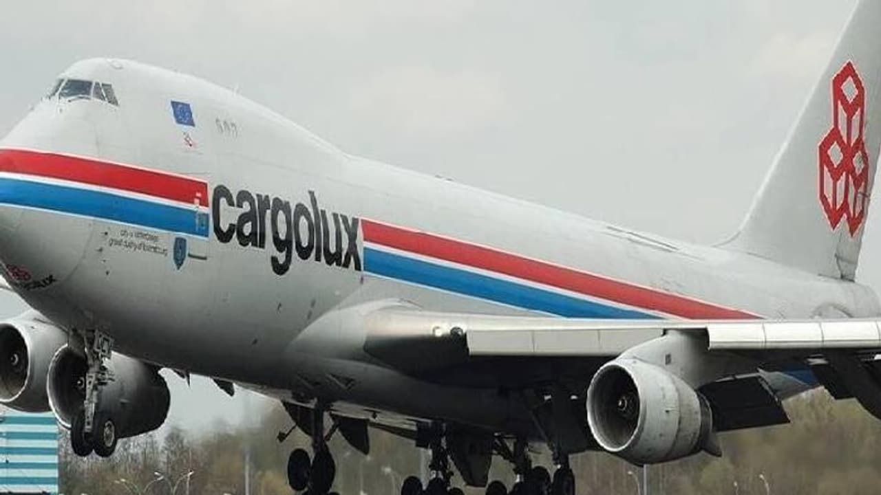 Stowaway : വിമാനത്തിന്റെ മുൻചക്രത്തിലൊളിച്ചിരുന്ന് ഇയാൾ യാത്ര ചെയ്തത് 11 മണിക്കൂർ, ഞെട്ടലടങ്ങാതെ അധികൃതർ Stowaway : വിമാനത്തിന്റെ മുൻചക്രത്തിലൊളിച്ചിരുന്ന് ഇയാൾ യാത്ര ചെയ്തത് 11 മണിക്കൂർ, ഞെട്ടലടങ്ങാതെ അധികൃതർ