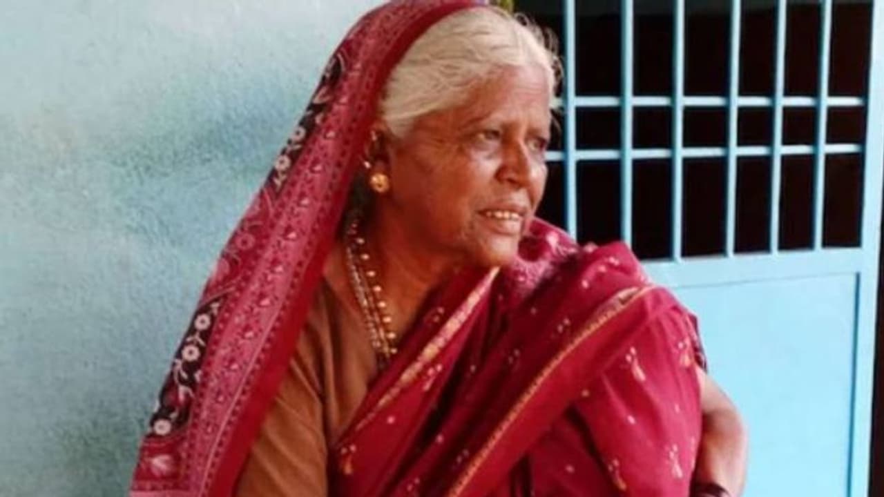 Huchchamma Chowdri : ഒരുകോടി രൂപ വിലമതിക്കുന്ന തന്റെ സ്ഥലം മുഴുവനും കുഞ്ഞുങ്ങൾക്കായി ദാനം ചെയ്ത് ഒരു മുത്തശി Huchchamma Chowdri : ഒരുകോടി രൂപ വിലമതിക്കുന്ന തന്റെ സ്ഥലം മുഴുവനും കുഞ്ഞുങ്ങൾക്കായി ദാനം ചെയ്ത് ഒരു മുത്തശി