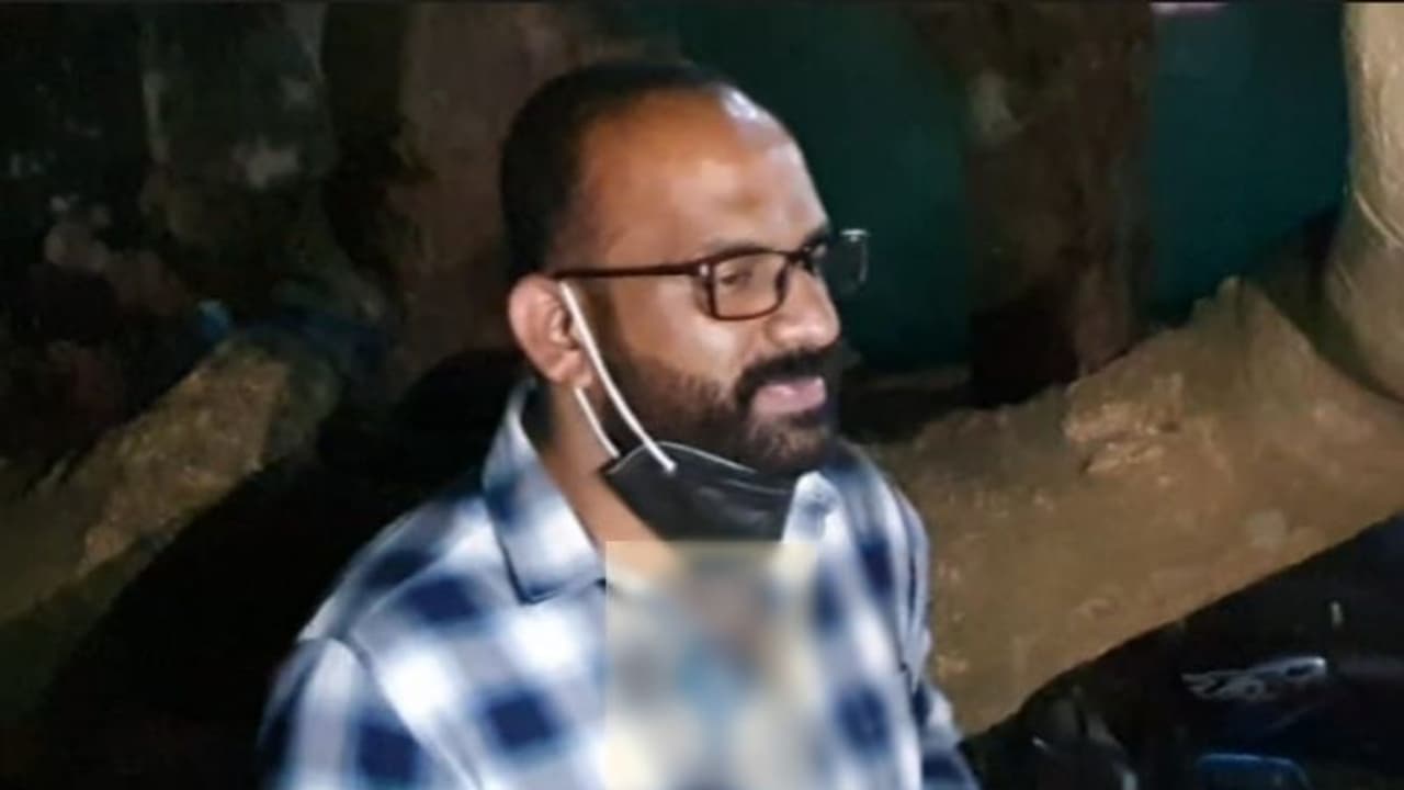 ട്രോളി ബാഗിൽ ഒളിപ്പിച്ച 12 കിലോയിലധികം കഞ്ചാവുമായി അഴിയൂർ സ്വദേശി പിടിയിൽ ട്രോളി ബാഗിൽ ഒളിപ്പിച്ച 12 കിലോയിലധികം കഞ്ചാവുമായി അഴിയൂർ സ്വദേശി പിടിയിൽ