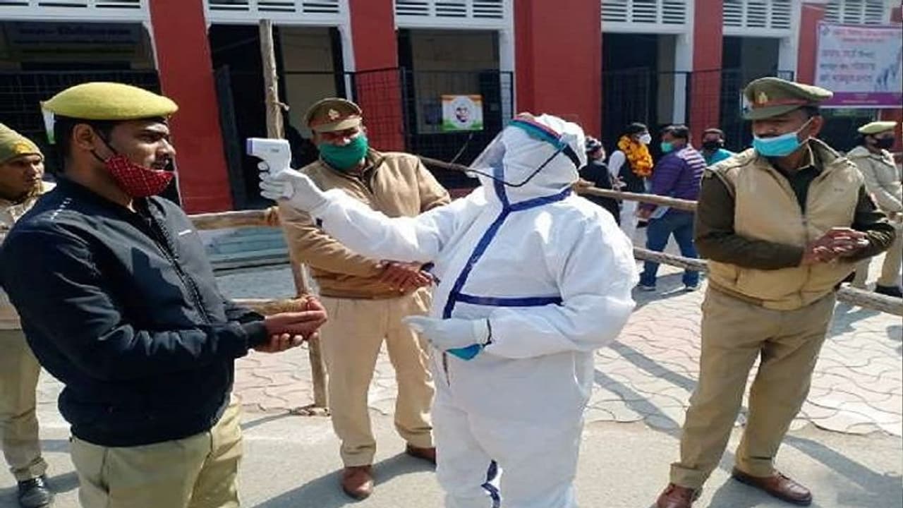 PPE किट पहनकर कराया वैद्यराज किशन ने नामांकन, अब तक लड़ चुके हैं 19 चुनाव PPE किट पहनकर कराया वैद्यराज किशन ने नामांकन, अब तक लड़ चुके हैं 19 चुनाव