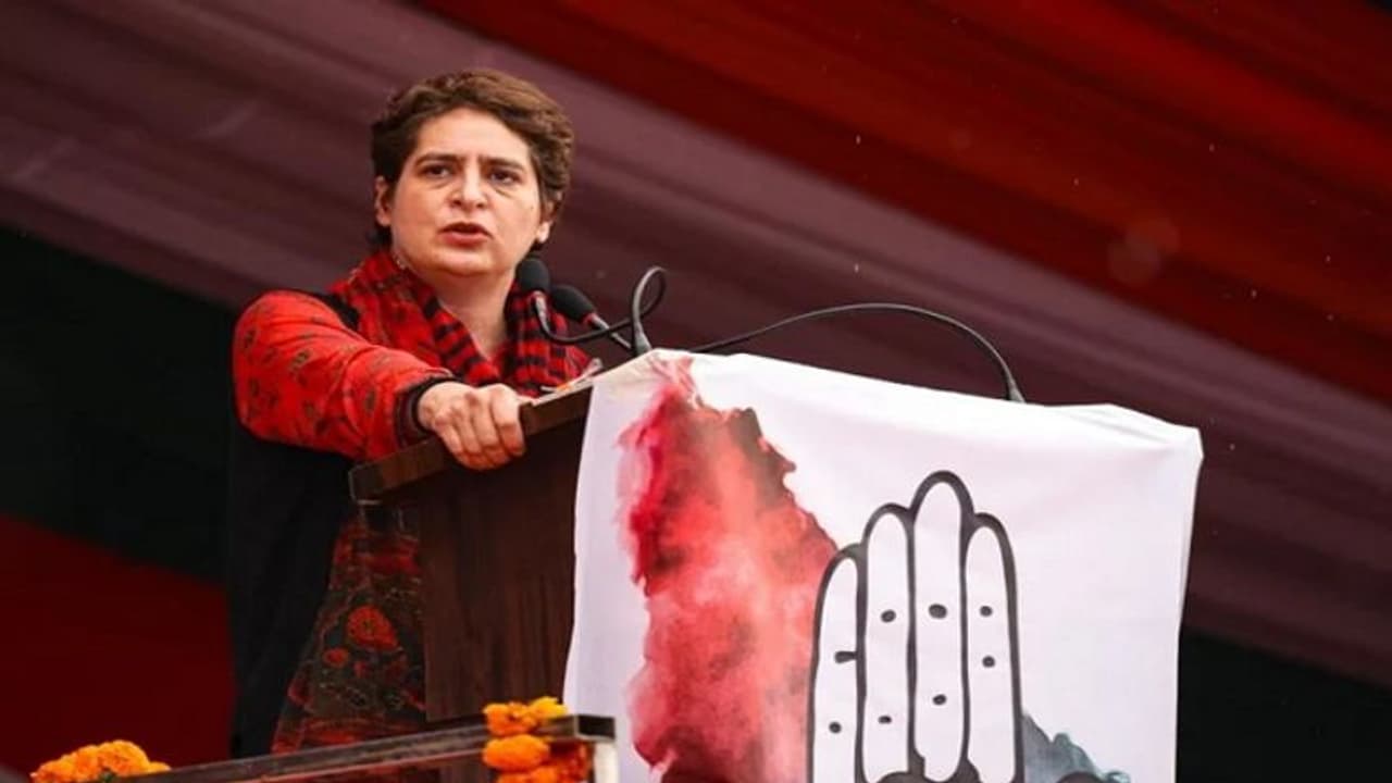 कांग्रेस ने यूपी चुनाव के लिए 33 प्रत्याशियों का किया ऐलान, 15 महिलाओं को मिला टिकट कांग्रेस ने यूपी चुनाव के लिए 33 प्रत्याशियों का किया ऐलान, 15 महिलाओं को मिला टिकट