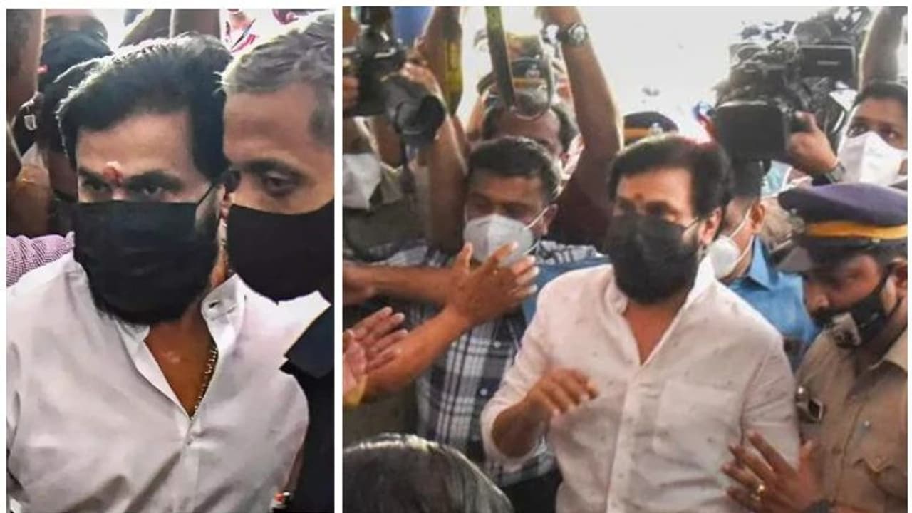 Dileep Case : പ്രതികൾ ഫോൺ ഒളിപ്പിച്ചതിന് പിന്നിൽ ഗൂഢാലോചന; കസ്റ്റഡിയിലെടുത്ത് ചോദ്യം ചെയ്യണമെന്ന് അന്വേഷണ സംഘം Dileep Case : പ്രതികൾ ഫോൺ ഒളിപ്പിച്ചതിന് പിന്നിൽ ഗൂഢാലോചന; കസ്റ്റഡിയിലെടുത്ത് ചോദ്യം ചെയ്യണമെന്ന് അന്വേഷണ സംഘം