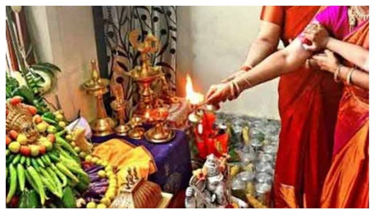 Avvaiyar pooja: ஆண்களுக்கு தெரியாமல் பெண்கள் ரகசியமாக கடைப்பிடிக்கும் விரதம்..? எதற்காக தெரியுமா..?