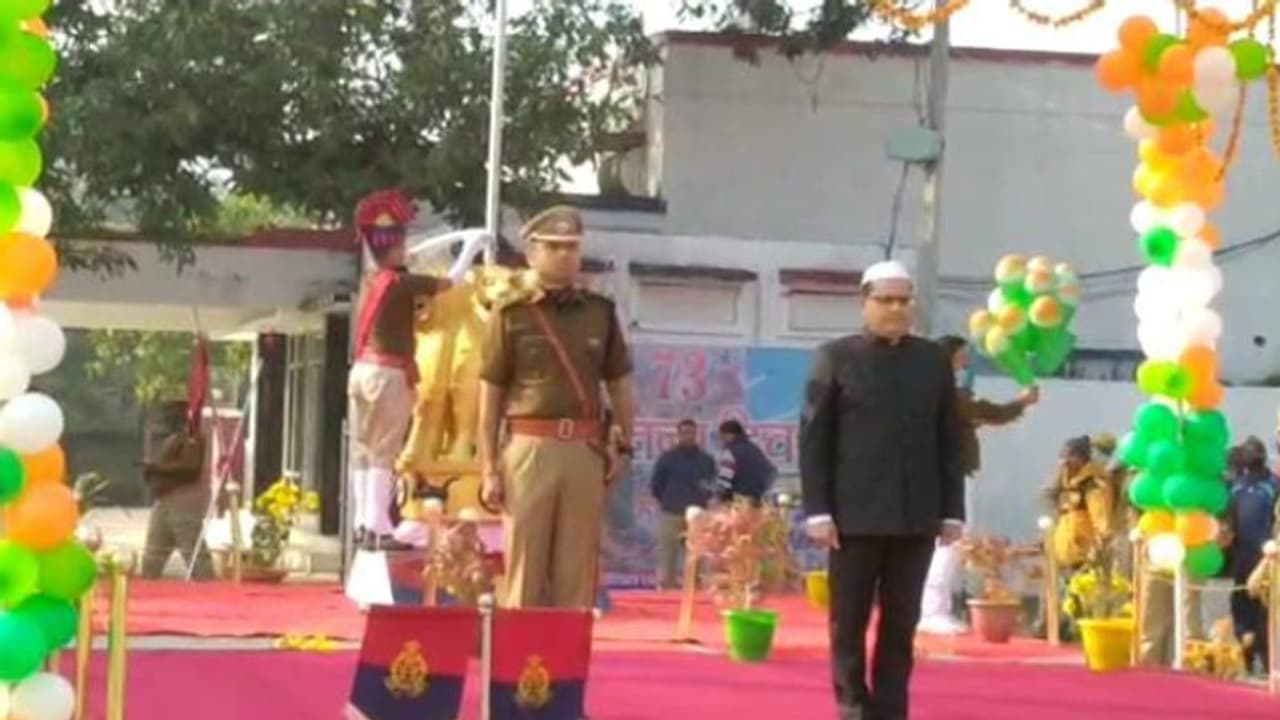 गणतंत्र दिवस पर रामनगरी ने यूं लहराया तिरंगा, देखें कैसे दी तिरंगे को सलामी गणतंत्र दिवस पर रामनगरी ने यूं लहराया तिरंगा, देखें कैसे दी तिरंगे को सलामी