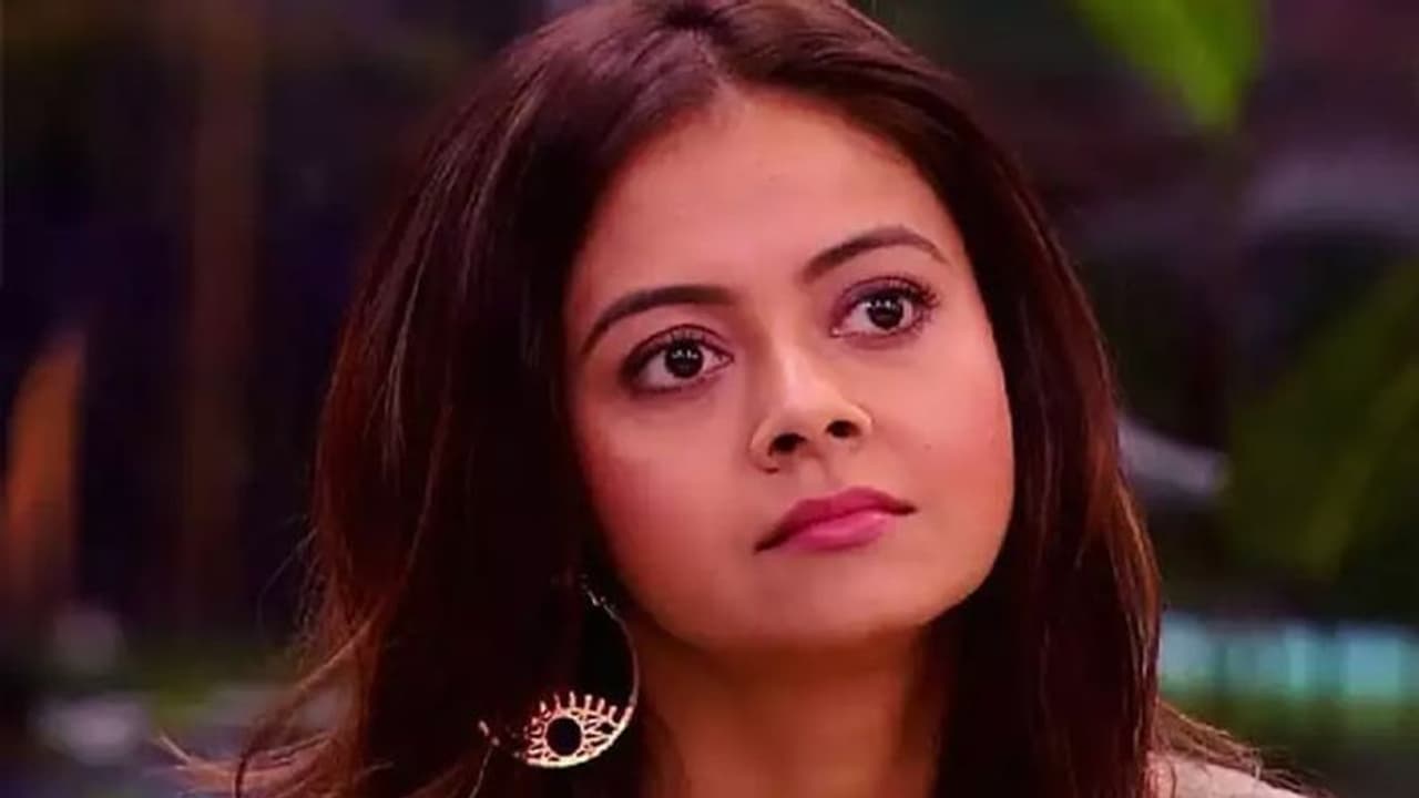 Bigg Boss 15 Updates: घर से बाहर आई Devoleena Bhattacharjee की अब होगी सर्जरी, जूझ रही इस दर्द से Bigg Boss 15 Updates: घर से बाहर आई Devoleena Bhattacharjee की अब होगी सर्जरी, जूझ रही इस दर्द से