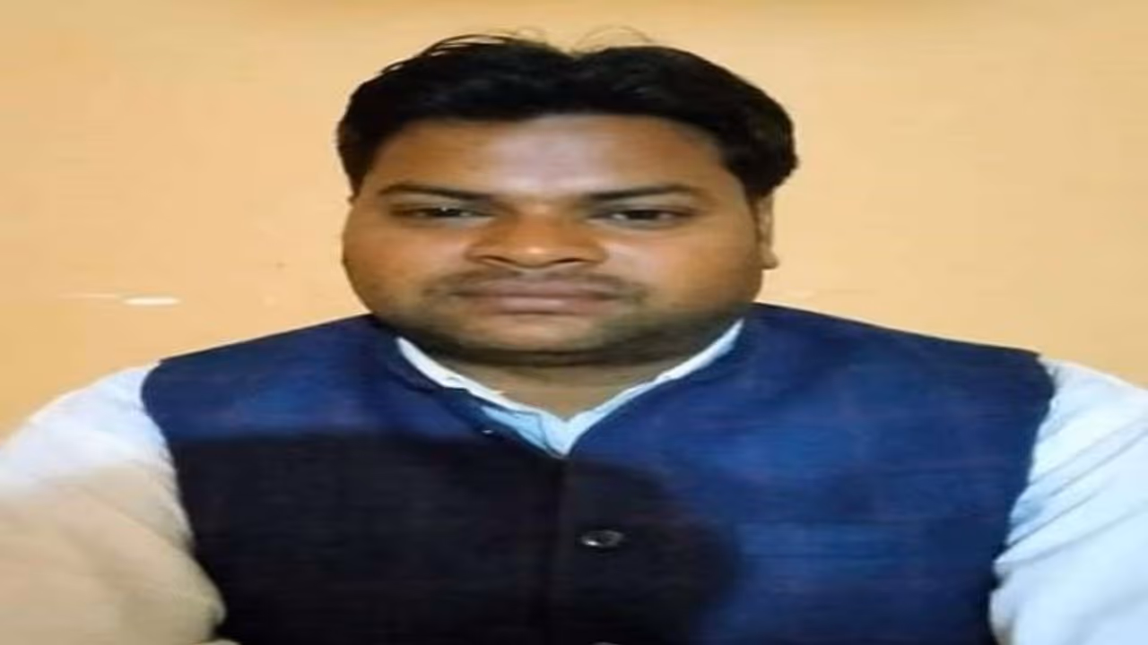 एसओजी टीम ने हरियाणा से बरामद किया राजीव मौर्य को, डिप्टी सीएम को झेलना पड़ा था विरोध एसओजी टीम ने हरियाणा से बरामद किया राजीव मौर्य को, डिप्टी सीएम को झेलना पड़ा था विरोध