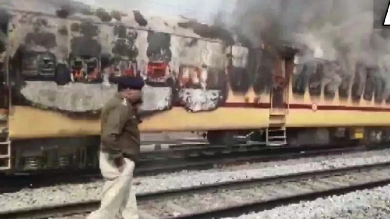 Rail Agitation Bihar : ‘আমাদের পেটে লাথি মারলে সরকারের ঠাঁই হবে রাস্তায়’, বিহারে হুঙ্কার ছাত্রদের Rail Agitation Bihar : ‘আমাদের পেটে লাথি মারলে সরকারের ঠাঁই হবে রাস্তায়’, বিহারে হুঙ্কার ছাত্রদের