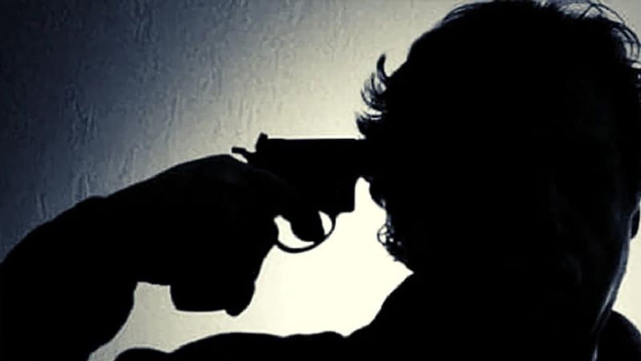 पुलिस इंस्पेक्टर के बेटे ने पिता की रिवॉल्वर से उड़ा ली अपनी खोपड़ी. परीक्षा में नकल करने से दुखी था वो पुलिस इंस्पेक्टर के बेटे ने पिता की रिवॉल्वर से उड़ा ली अपनी खोपड़ी. परीक्षा में नकल करने से दुखी था वो