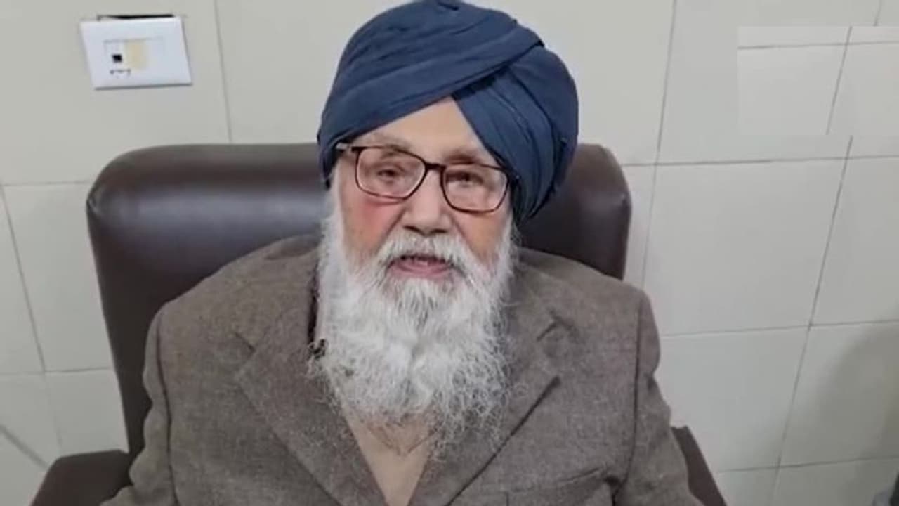 94 साल के प्रकाश सिंह बादल लांबी से चुनाव लड़ेंगे, जानें आखिर क्यों सियासी समर में कूदने को मजबूर हुए पूर्व CM 94 साल के प्रकाश सिंह बादल लांबी से चुनाव लड़ेंगे, जानें आखिर क्यों सियासी समर में कूदने को मजबूर हुए पूर्व CM