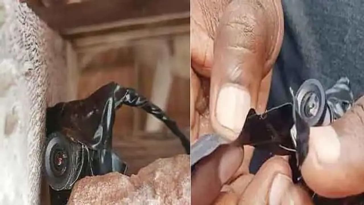 குளியலறையில் மூன்று கேமெராக்கள்!: முன்விரோதத்துல பண்ற காரியமாடா இதெல்லாம்? குளியலறையில் மூன்று கேமெராக்கள்!: முன்விரோதத்துல பண்ற காரியமாடா இதெல்லாம்?