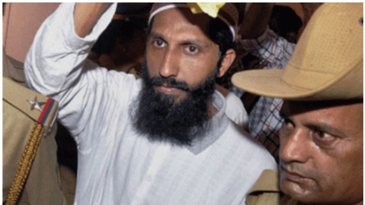 കോഴിക്കോട് ഇരട്ട സ്ഫോടനം: തടിയന്റവിട നസീറിനെയും ഷിഫാസിനെയും വെറുതെ വിട്ടു