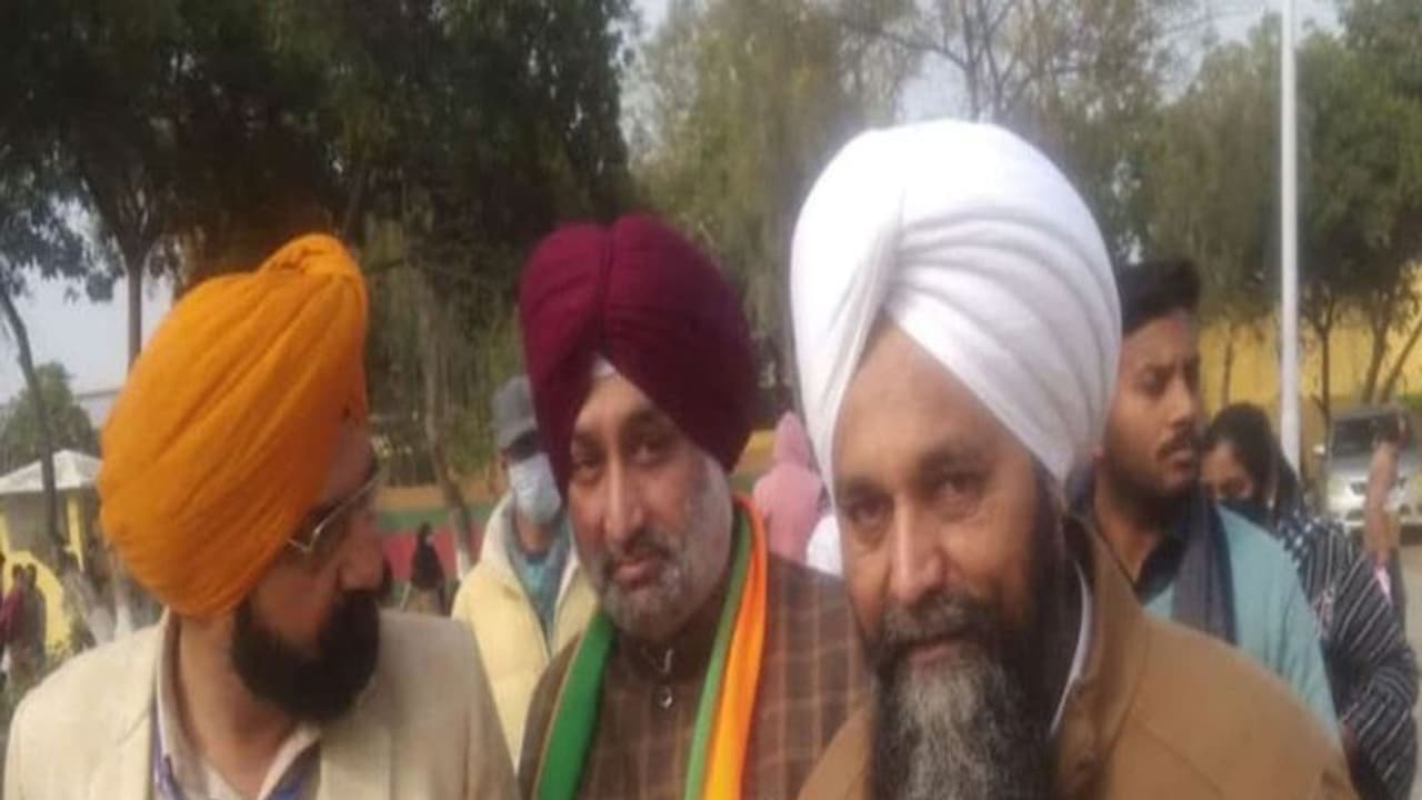 Punjab Chunav 2022 : जेल में Gurmeet Ram Rahim लेकिन डेरे में नेताओं का डेरा, चुनावी कनेक्शन या कोई और कारण Punjab Chunav 2022 : जेल में Gurmeet Ram Rahim लेकिन डेरे में नेताओं का डेरा, चुनावी कनेक्शन या कोई और कारण