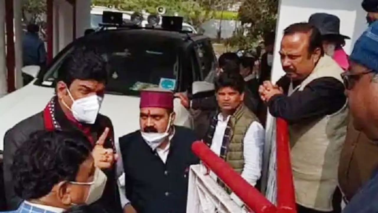 शिवराज के मंत्री ने SDM को जमकर लगाई फटकार, कहा मैंने कलेक्टर को भी नहीं छोड़ा..देख लेना, एक सांड बना वजह शिवराज के मंत्री ने SDM को जमकर लगाई फटकार, कहा मैंने कलेक्टर को भी नहीं छोड़ा..देख लेना, एक सांड बना वजह