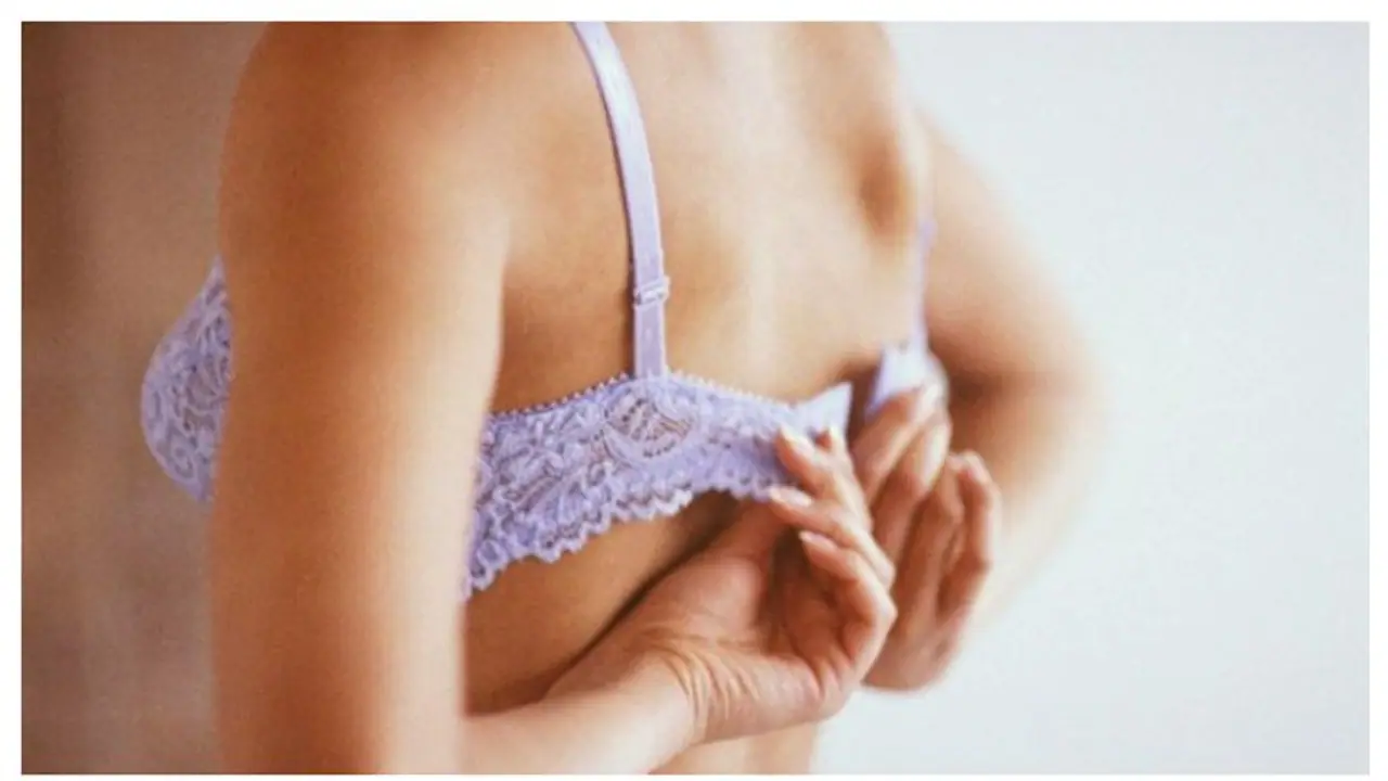 Tight bras: கட்டுடல் மேனியை காட்டுவதற்கு...பிராவை டைட்டாக அணிகிறீர்களா..? காத்திருக்கும் ஆபத்துகள்... Tight bras: கட்டுடல் மேனியை காட்டுவதற்கு...பிராவை டைட்டாக அணிகிறீர்களா..? காத்திருக்கும் ஆபத்துகள்...