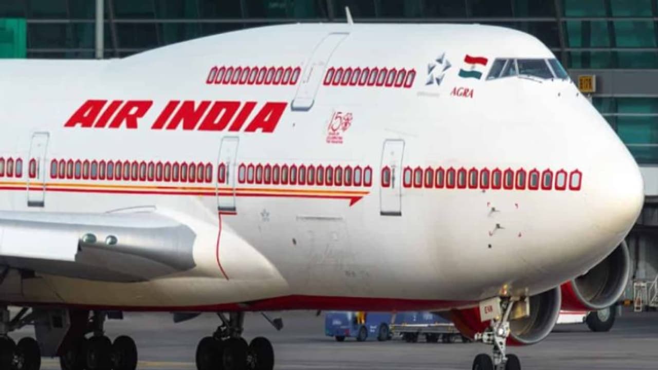 மது அருந்திய பயணியை ‘குடிகாரர்’ என்று சொல்லக்கூடாது: விமானப் பணிக்குழுவுக்கு ஏர் இந்தியா அறிவுறுத்தல்