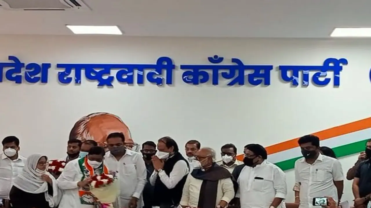 Maharashtra में Congress को बड़ा झटका, निगम चुनाव के पहले मालेगांव मेयर समेत 28 पार्षदों ने थामा NCP का दामन Maharashtra में Congress को बड़ा झटका, निगम चुनाव के पहले मालेगांव मेयर समेत 28 पार्षदों ने थामा NCP का दामन