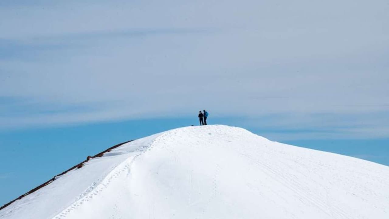 ഭൂമിയിലെ ഏറ്റവും ഉയരം കൂടിയ പര്‍വതത്തെ ആദ്യമായി 'അടിമുടി' കീഴടക്കി
