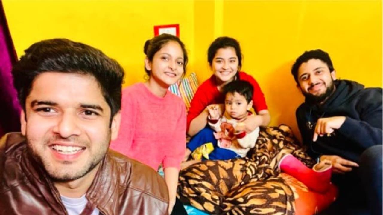 নিপার সঙ্গে দেখা করতে বাড়িতে হাজির মোদক পরিবারের সদস্যরা, কেমন আছে ঐন্দ্রিলা নিপার সঙ্গে দেখা করতে বাড়িতে হাজির মোদক পরিবারের সদস্যরা, কেমন আছে ঐন্দ্রিলা