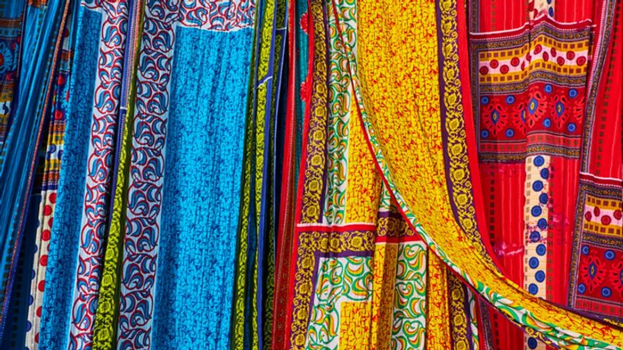 ಉಚಿತ ಸೀರೆ, ಧೋತಿ ವಿತರಣೆ ವೇಳೆ ಕಾಲ್ತುಳಿತ, ನಾಲ್ವರು ಮಹಿಳೆಯರ ಸಾವು, ಹಲವರಿಗೆ ಗಾಯ!