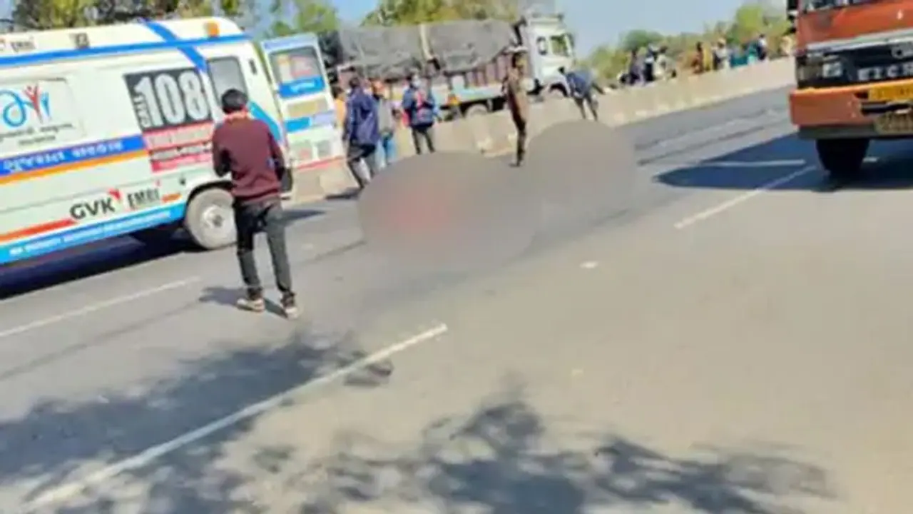 गुजरात में रूह कंपा देने वाला एक्सीडेंट: पिता का सिर धड़ से दूर जा फिका, तो बेटे के दोनों पैर कटकर हुए अलग गुजरात में रूह कंपा देने वाला एक्सीडेंट: पिता का सिर धड़ से दूर जा फिका, तो बेटे के दोनों पैर कटकर हुए अलग