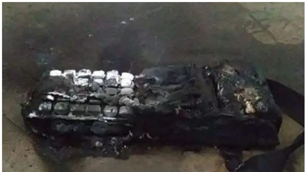 KSRTC Ticket machine : ടിക്കറ്റ് മെഷീന് പൊട്ടിത്തെറിച്ചു; കെഎസ്ആര്ടിസി കണ്ടക്ടര്ക്കും ഡ്രൈവര്ക്കും പരിക്ക് KSRTC Ticket machine : ടിക്കറ്റ് മെഷീന് പൊട്ടിത്തെറിച്ചു; കെഎസ്ആര്ടിസി കണ്ടക്ടര്ക്കും ഡ്രൈവര്ക്കും പരിക്ക്